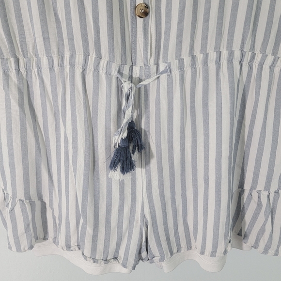 Aakaa Women's Gray/White Striped Romper Sz M Short Sleeve Button Front Tie Waist - Picture 6 of 12